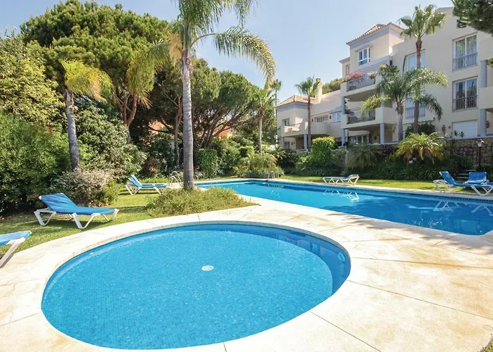 Beautiful Apartment In Marbella-Cabopino With 2 Bedrooms, Wifi And Outdoor Swimming Pool