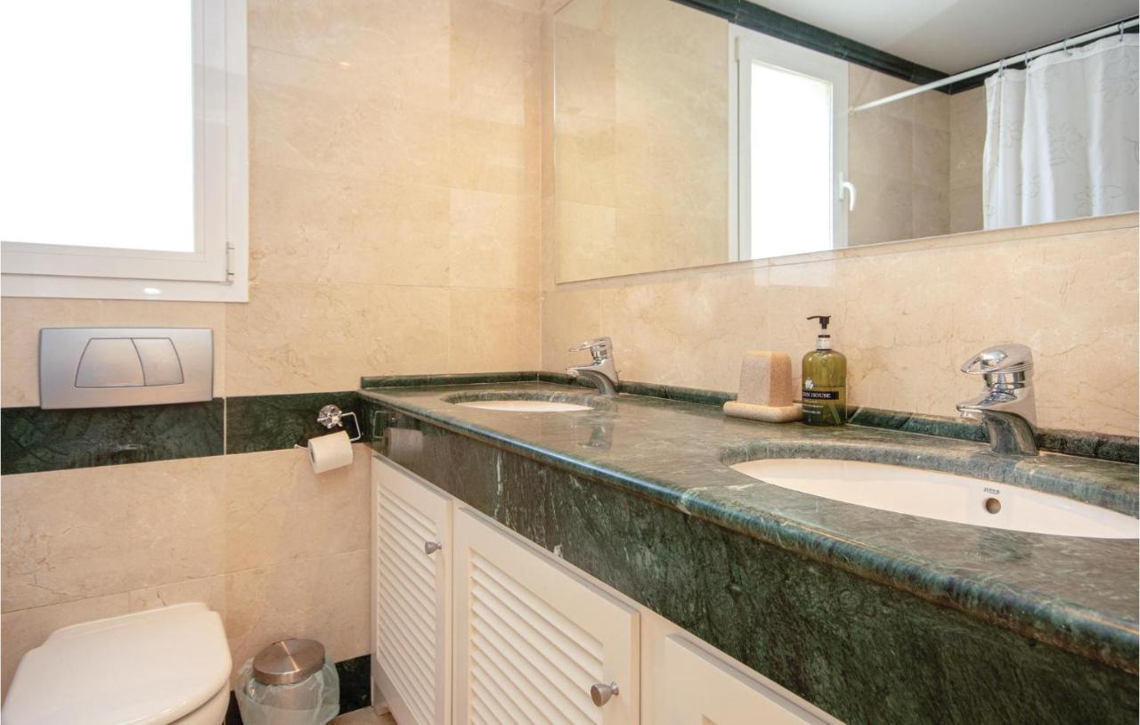 Apartemen Beautiful In Marbella-cabopino With 2 Bedrooms, Wifi And Outdoor Swimming Pool